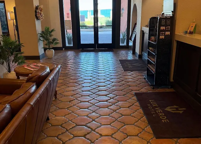 Lux Hotel Cottonwood
