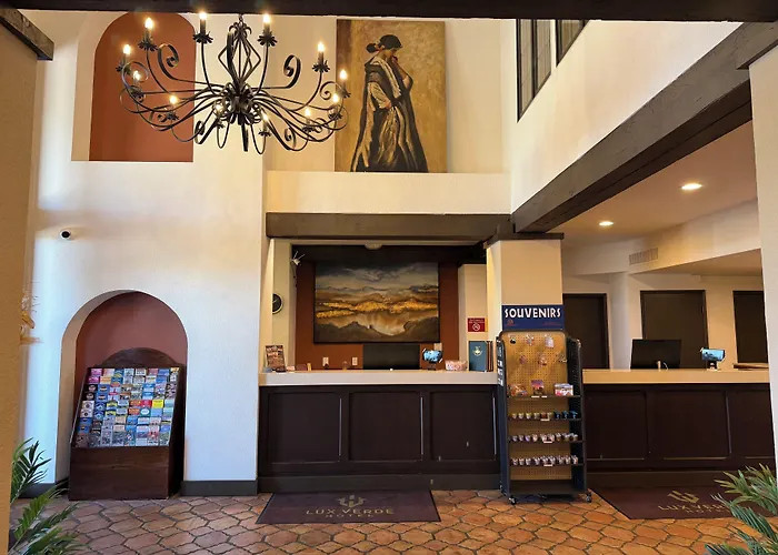 Hotel Lux 2*