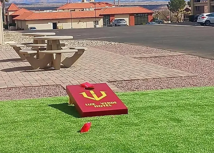Hotel Lux Cottonwood