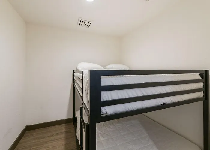 Hotel Lux Cottonwood
